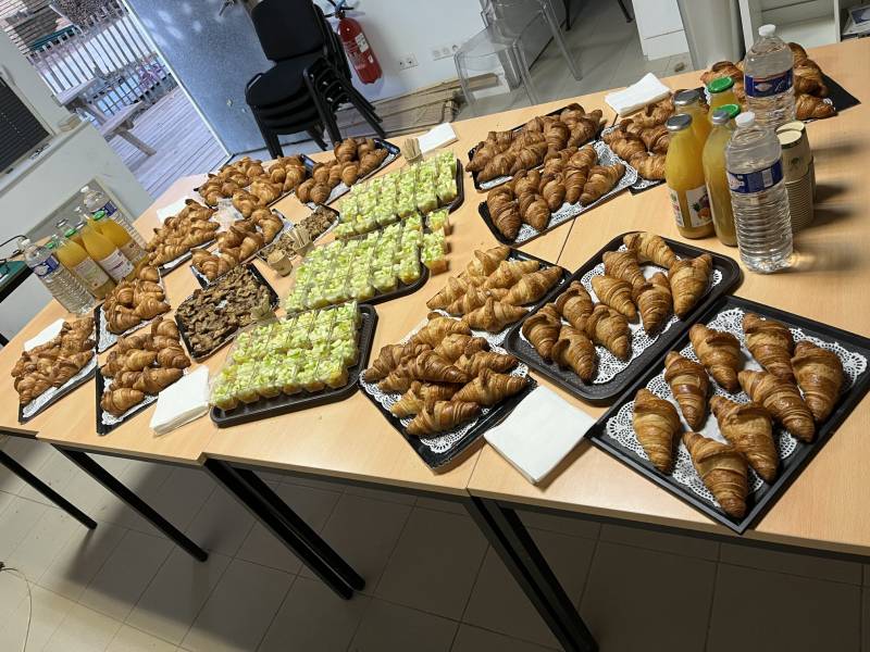 Livraison plateaux repas pour petit déjeuner d'entreprise à La Crau